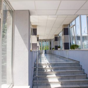 Теплый переход между корпусами в санатории Машук Aква Терм в городе Железноводске - фотография