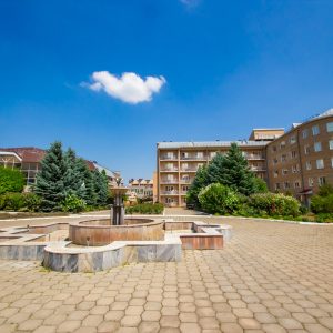 Территория в санатории Машук Aква Терм в городе Железноводске - фотография