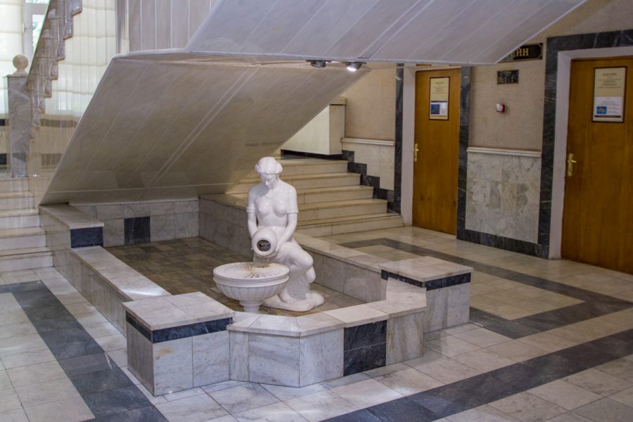 Скульптура в санатории Машук Aква Терм в городе Железноводске - фотография