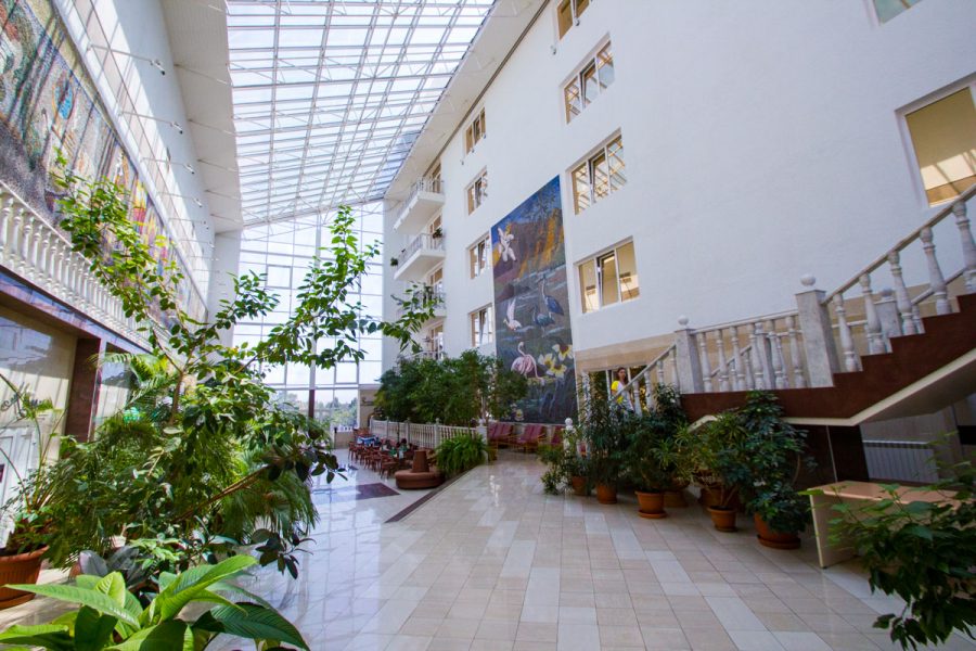 Зимний сад в санатории Машук Aква Терм в городе Железноводске - фотография