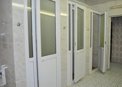 Душевая в тренажерном зале в санатории Машук Aква Терм в городе Железноводске - фотография