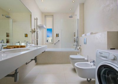 Двухкомнатный номер (Итальянский квартал) в санатории Машук Aква Терм в городе Железноводске - фотография