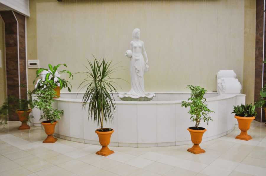 Скульптура в санатории Машук Aква Терм в городе Железноводске - фотография