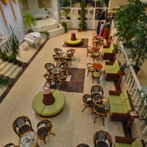 Лобби бар Зимний сад в санатории Машук Aква Терм в городе Железноводске - фотография