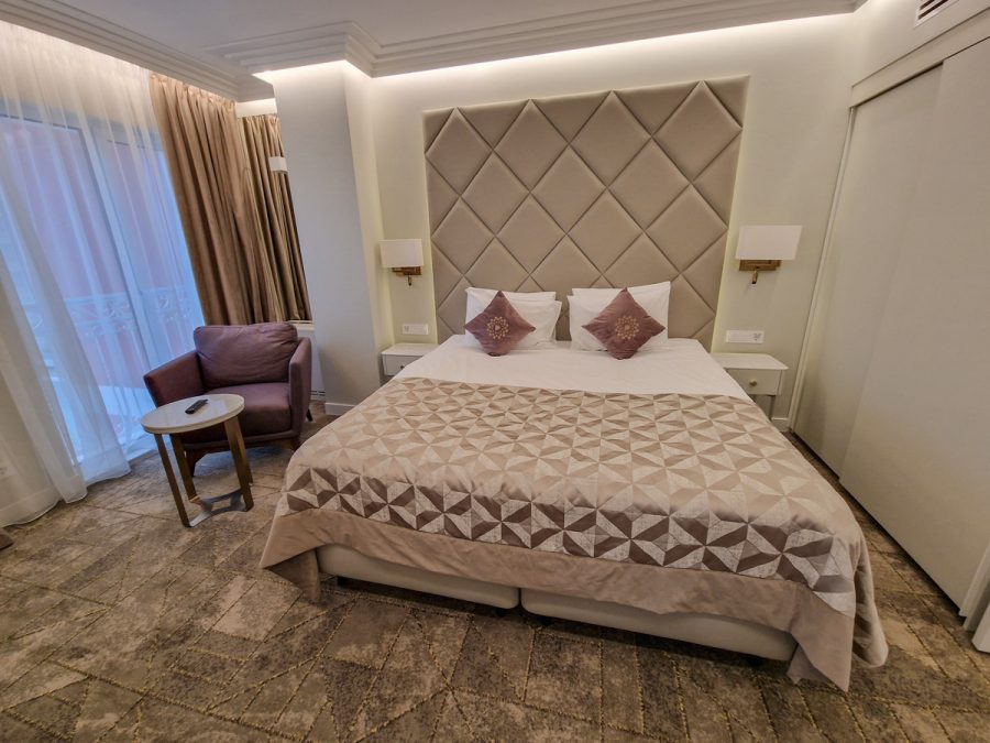 Двухкомнатный номер в санатории Машук Aква Терм в городе Железноводске - фотография