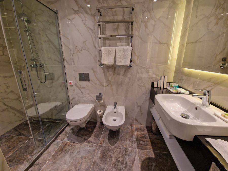 Двухкомнатный номер в санатории Машук Aква Терм в городе Железноводске - фотография