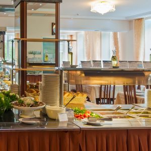 Обеденный зал в санатории Машук Aква Терм в городе Железноводске - фотография