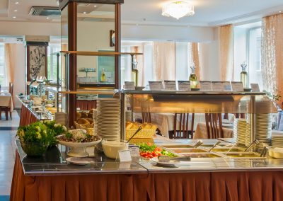 Обеденный зал в санатории Машук Aква Терм в городе Железноводске - фотография