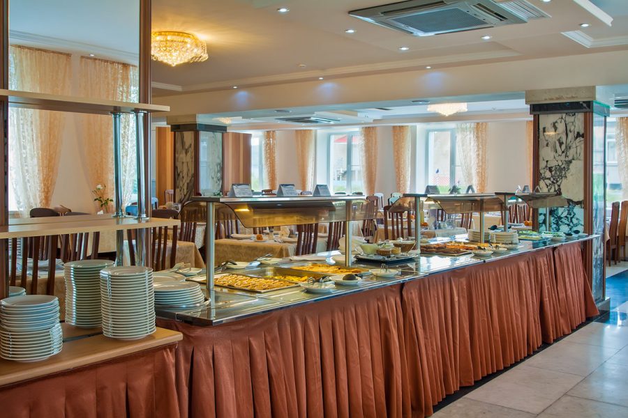 Обеденный зал в санатории Машук Aква Терм в городе Железноводске - фотография