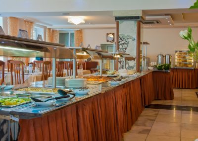 Обеденный зал в санатории Машук Aква Терм в городе Железноводске - фотография