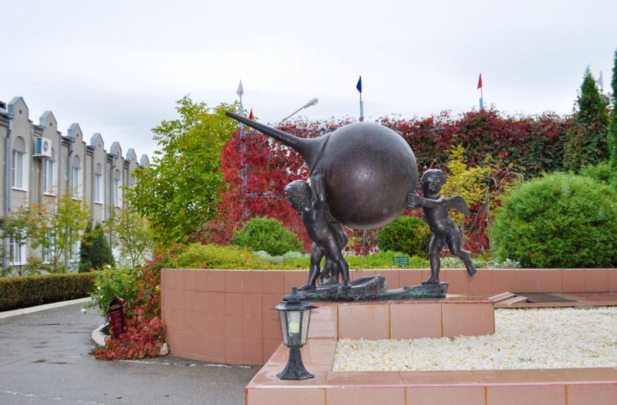 Памятник Клизме в санатории Машук Aква Терм в городе Железноводске - фотография