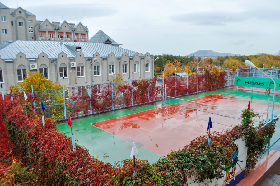 Теннисный корт в санатории Машук Aква Терм в городе Железноводске - фотография