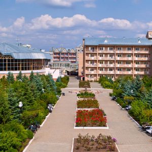 Территория в санатории Машук Aква Терм в городе Железноводске - фотография