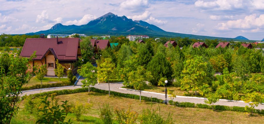 Территория в санатории Машук Aква Терм в городе Железноводске - фотография