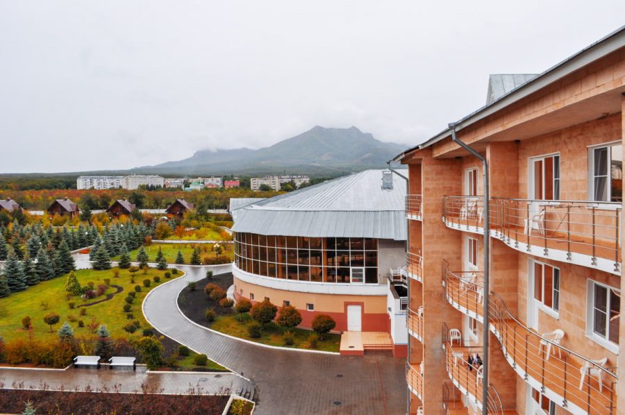 Территория в санатории Машук Aква Терм в городе Железноводске - фотография