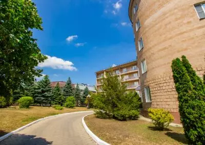 Территория в санатории Машук Aква Терм в городе Железноводске - фотография