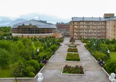 Территория в санатории Машук Aква Терм в городе Железноводске - фотография