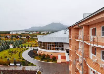 Территория в санатории Машук Aква Терм в городе Железноводске - фотография